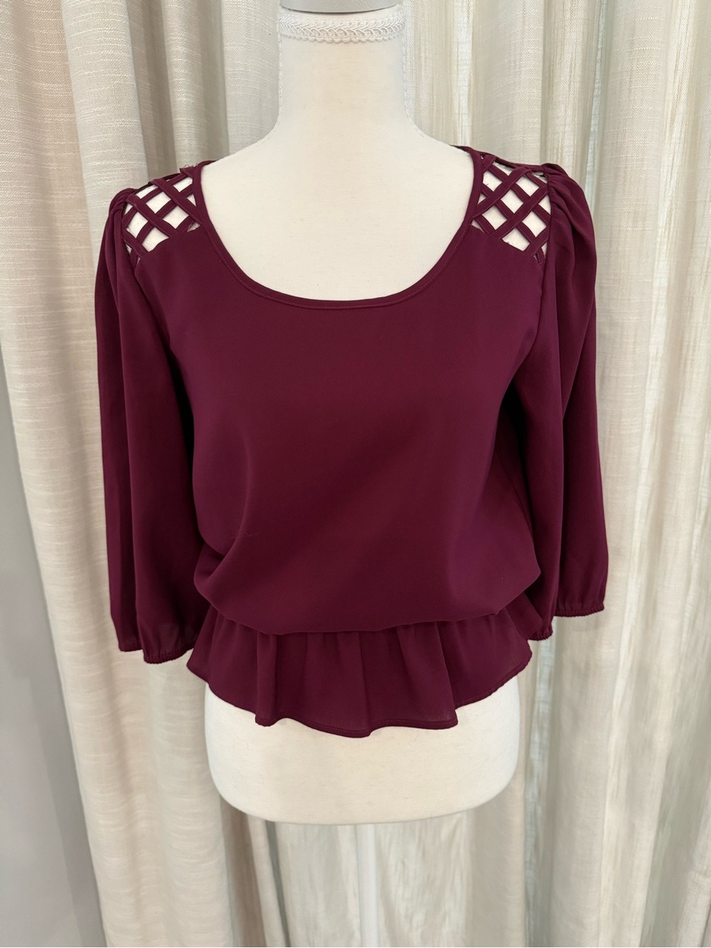 Women’s Scoop Neck Lattice Shoulder Top - Burgundy